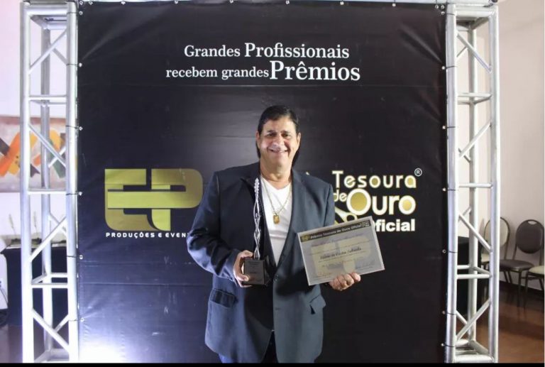 tesoura de ouro